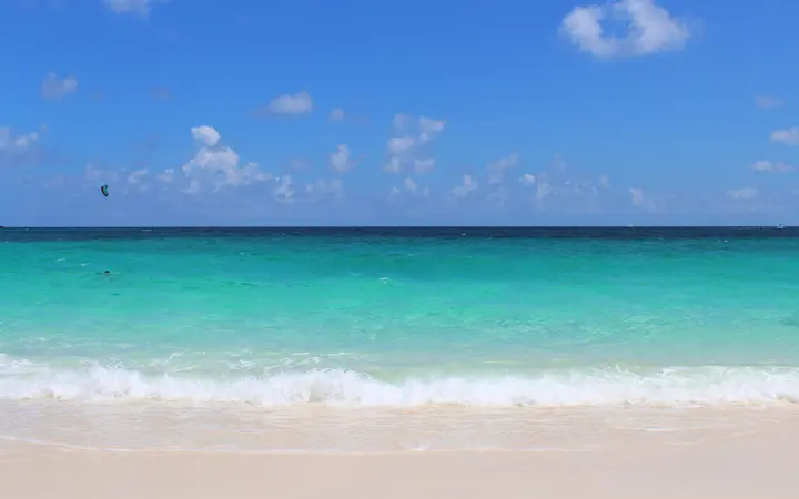 Turquoise water and white sand at Cabbage Beach on Paradise Island