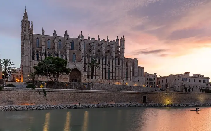 Palma Cathedral (La Seu) at dawn, reflected in the Parc de la Mar lake