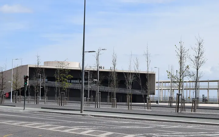 Dark low-rise Lisbon Cruise Terminal building on Avenida Infante Dom Henrique