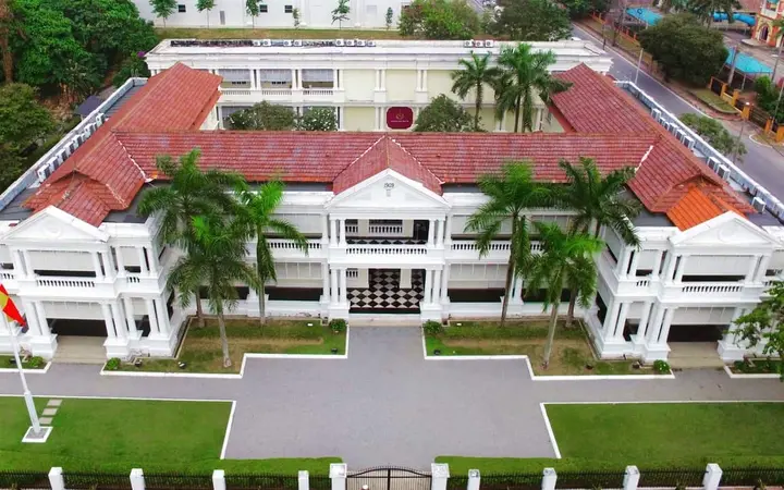 Aerial view of the white Sultan Abdul Aziz Royal Gallery building with its red roof, palm trees and front lawn in Klang
